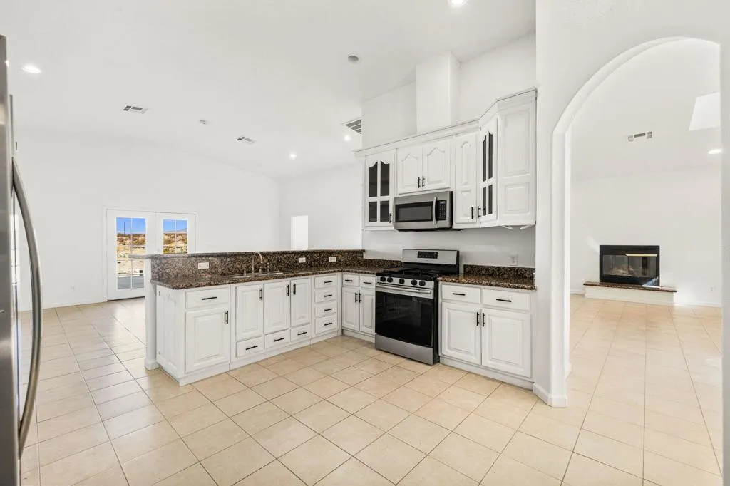 22135 Lamel Drive, Desert Hot Springs, California 92241 home-pic-10